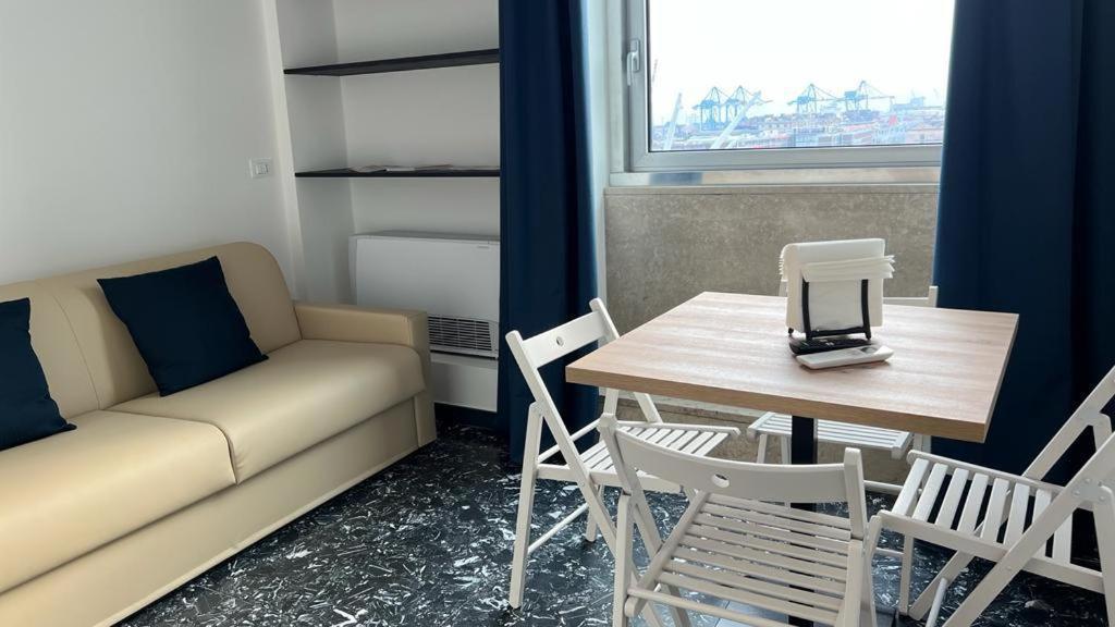 Bluripa Guest House Genoa Bagian luar foto