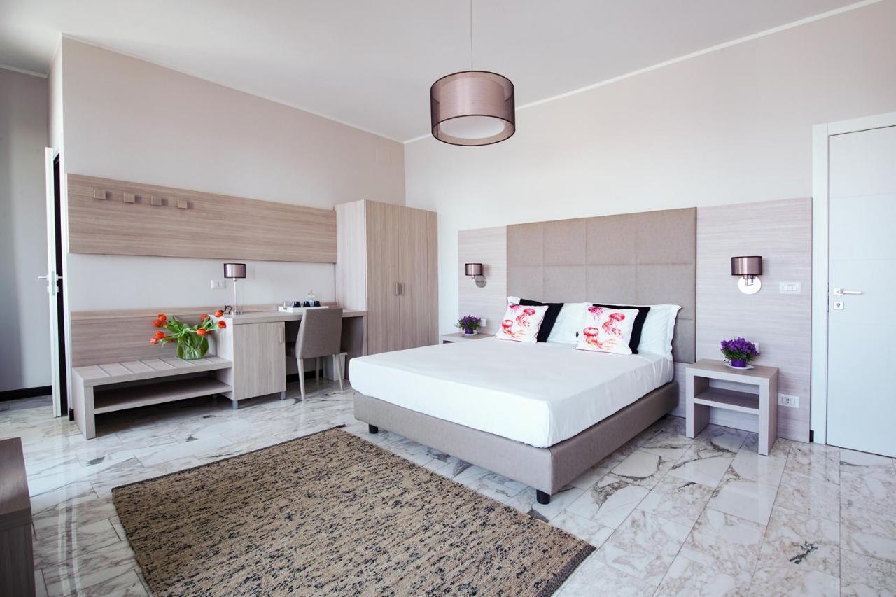 Bluripa Guest House Genoa Bagian luar foto