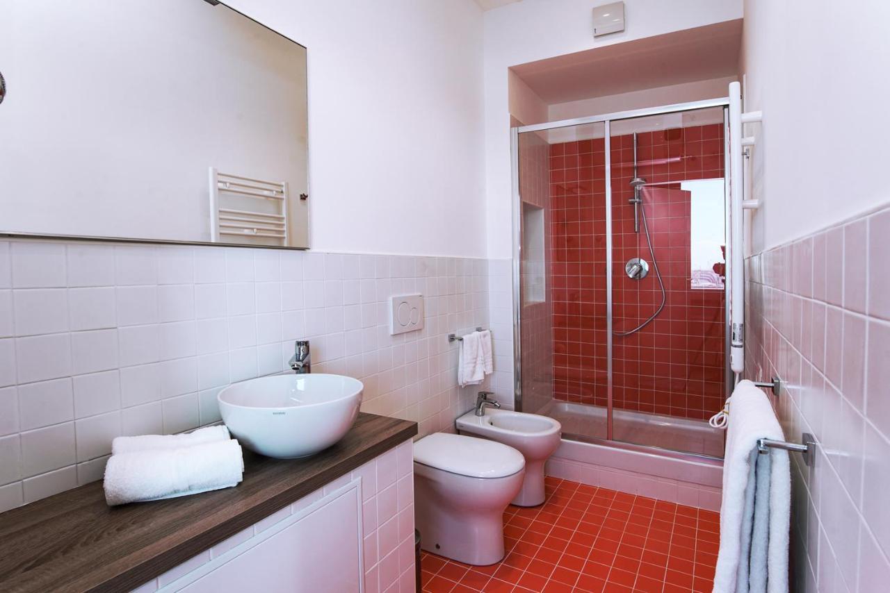 Bluripa Guest House Genoa Bagian luar foto