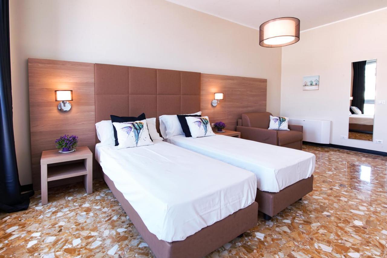 Bluripa Guest House Genoa Bagian luar foto