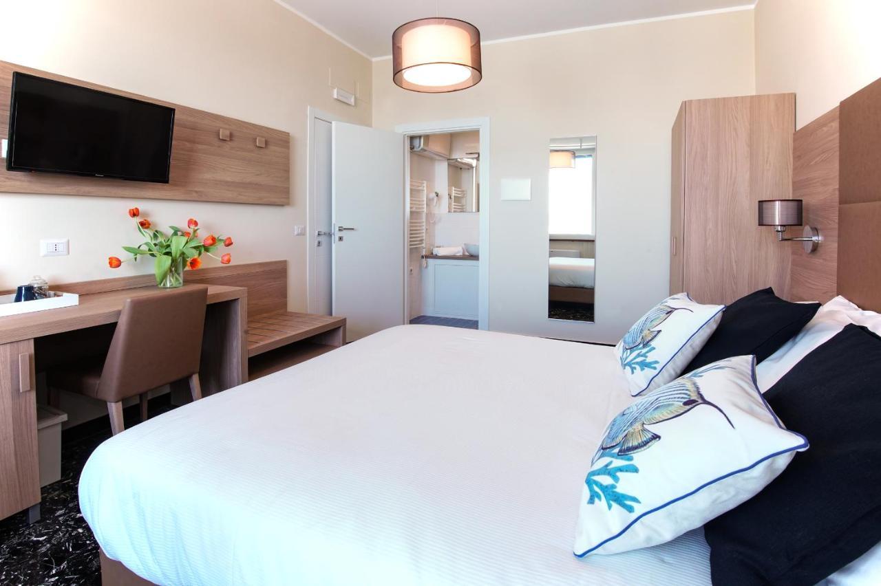 Bluripa Guest House Genoa Bagian luar foto